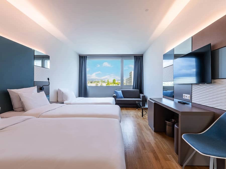 Premium bedding, in-room safe, desk, laptop workspace