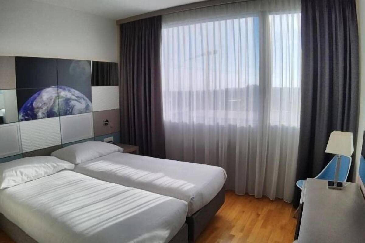 Literie de qualité supérieure, coffres-forts dans les chambres, bureau