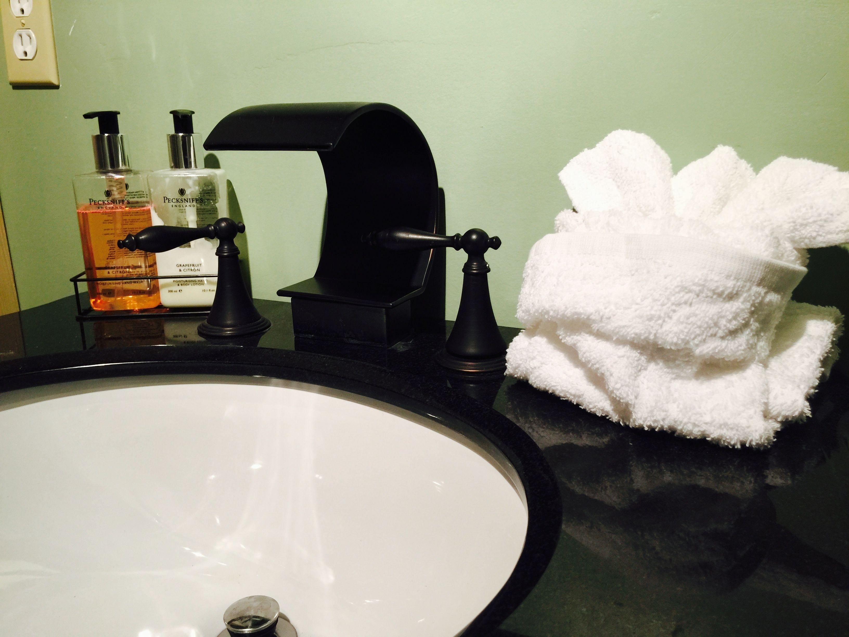 house, 1 bedroom, hot tub | bathroom sink