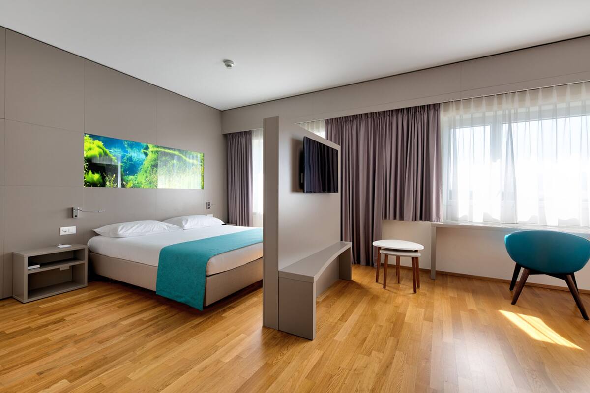 1 bedroom, hypo-allergenic bedding, in-room safe, desk