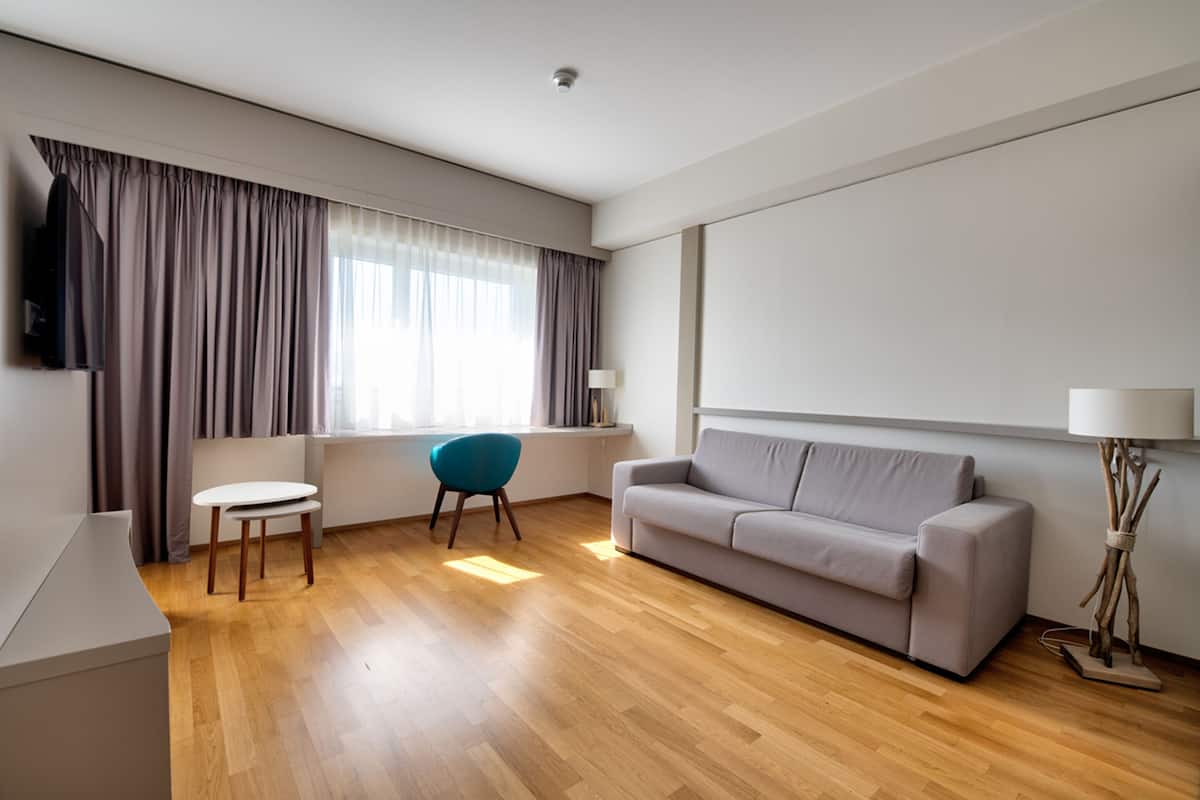 1 bedroom, hypo-allergenic bedding, in-room safe, desk