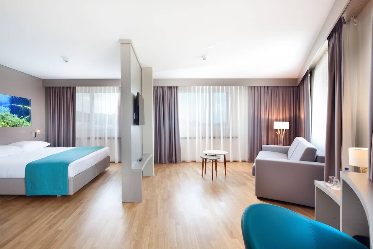 junior suite | 1 bedroom, hypo-allergenic bedding, in-room safe, desk