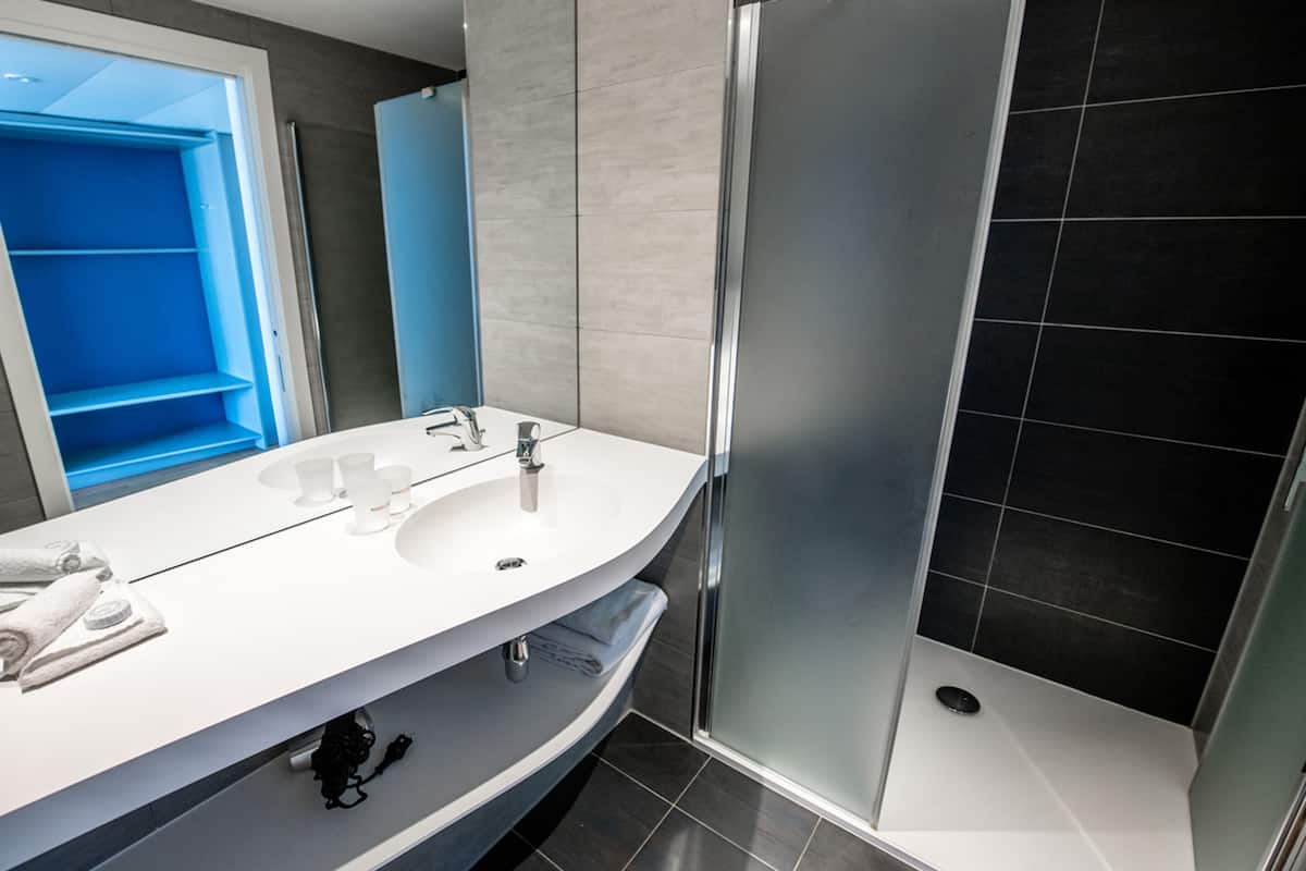 1 bedroom, hypo-allergenic bedding, in-room safe, desk