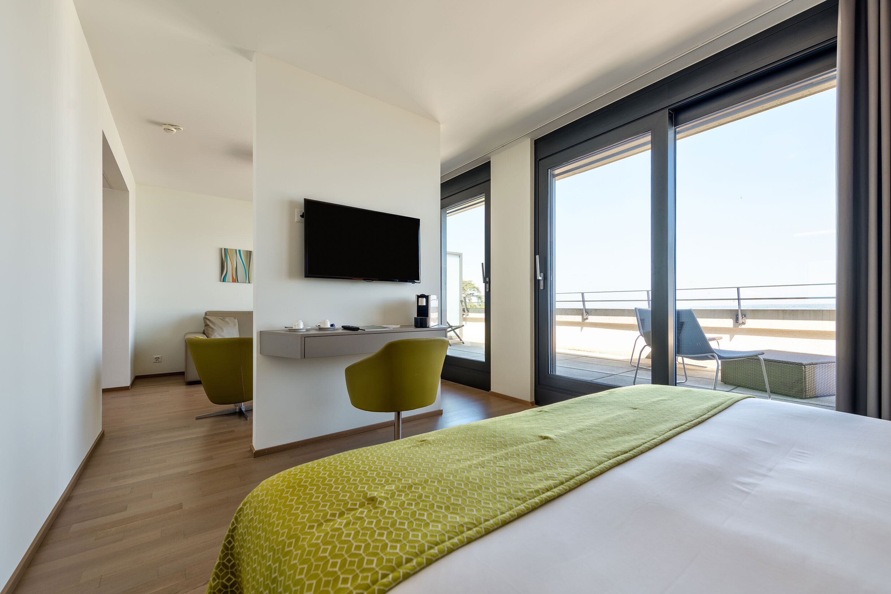 junior double or twin room | 2 bedrooms, in-room safe, desk, blackout curtains