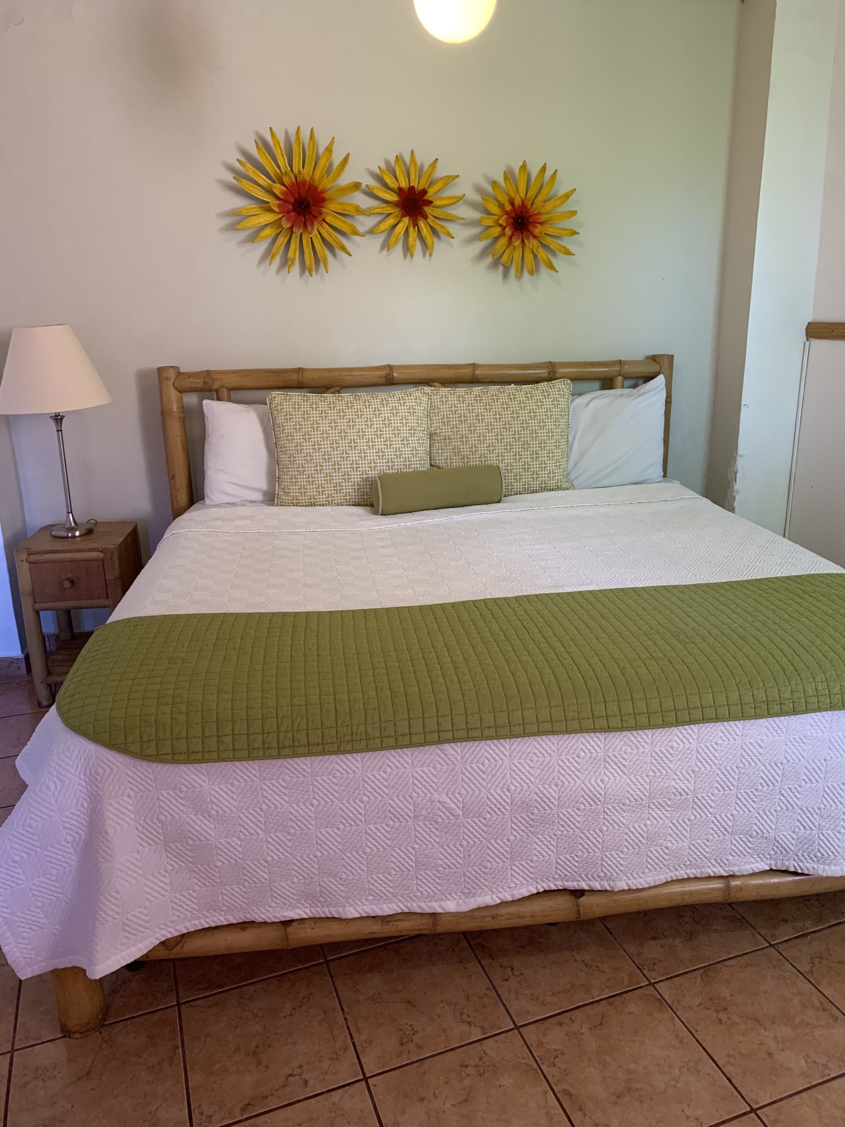Double Room (Deluxe Queen Room) | Premium bedding, individually decorated, desk, laptop workspace