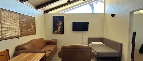 Departamento | Área de sala de estar | Televisión de pantalla plana de 40 pulgadas con canales digitales