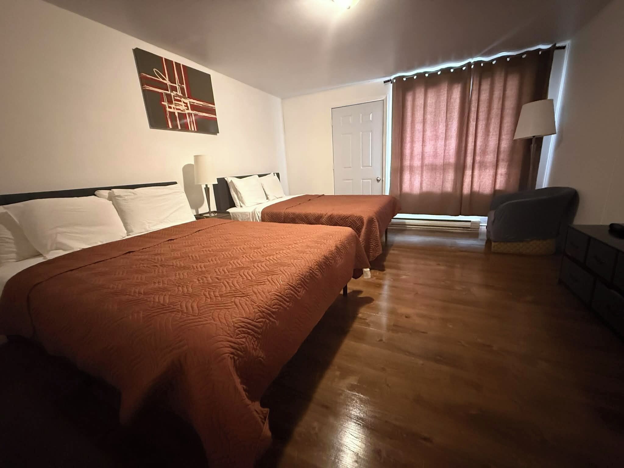 經典公寓客房, 2 張加大雙人床, 河景 | 迷你吧、遮光布/窗簾、免費無線上網、床單