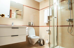 Dusche, Designer-Toilettenartikel, Haartrockner, Hausschuhe