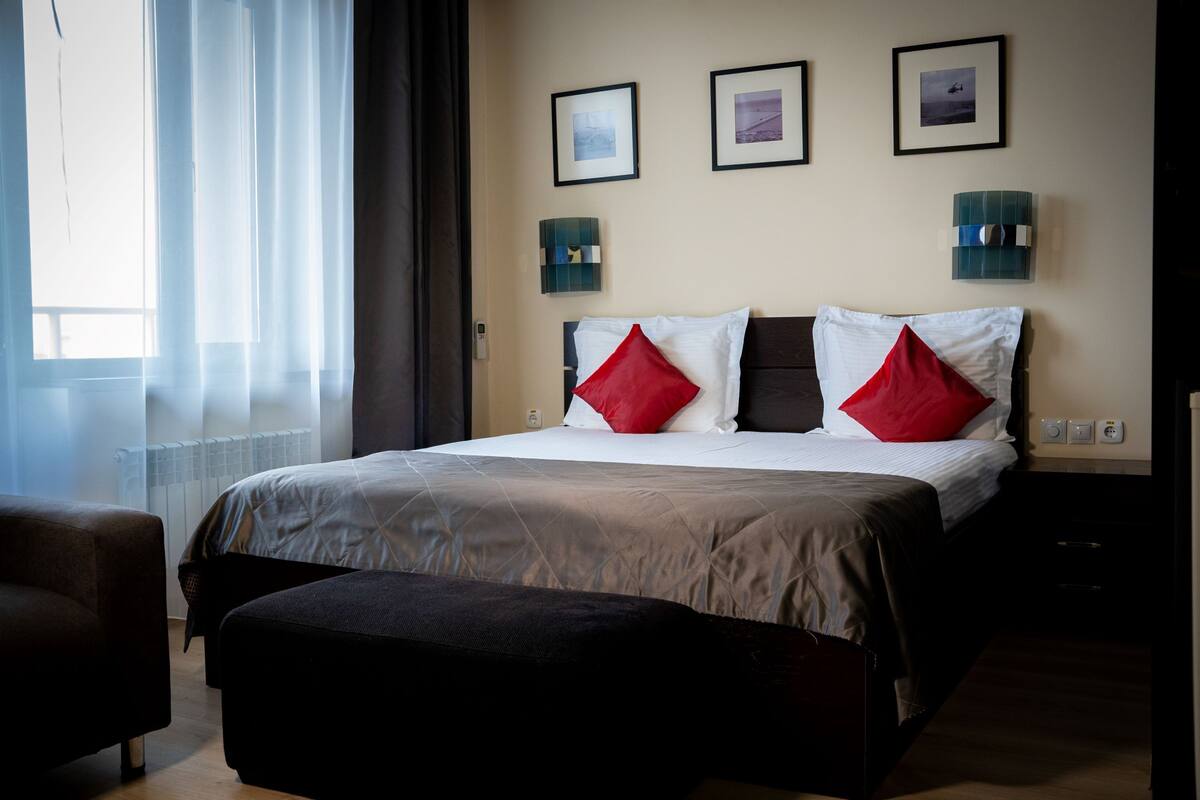 Dobbeltrom – superior | Minibar, safe på rommet, skrivebord og lydisolert
