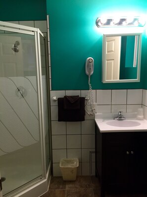 Cabin, 3 Bedrooms, Kitchen | Bathroom shower