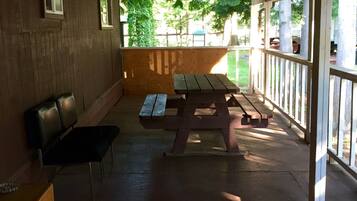 Chalet rustique, 3 chambres, cuisine | Véranda