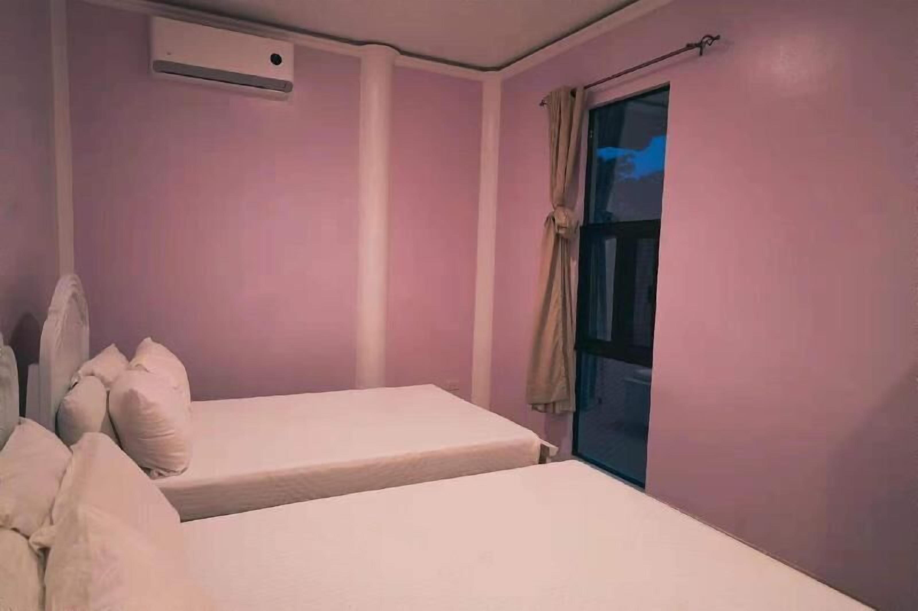 Minibar, Zimmersafe, individuell dekoriert, individuell eingerichtet