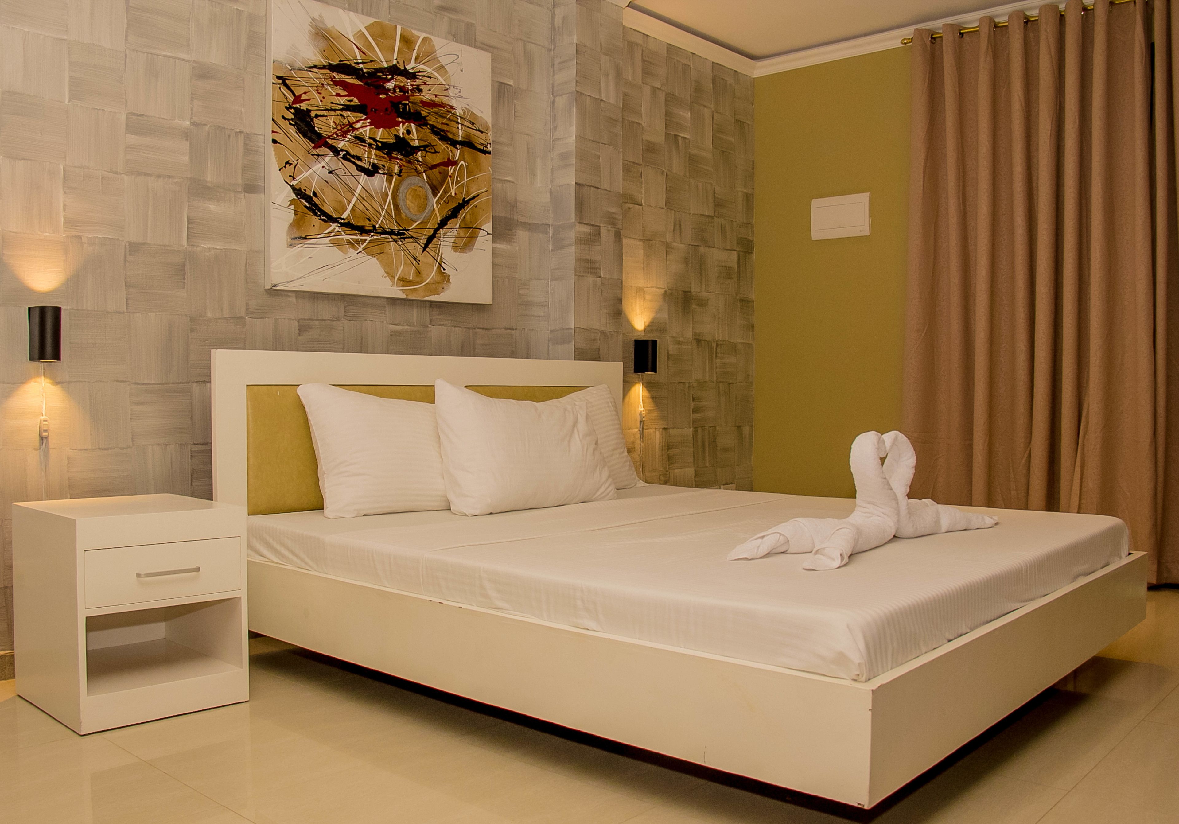 Minibar, in-room safe, individually decorated, individually furnished