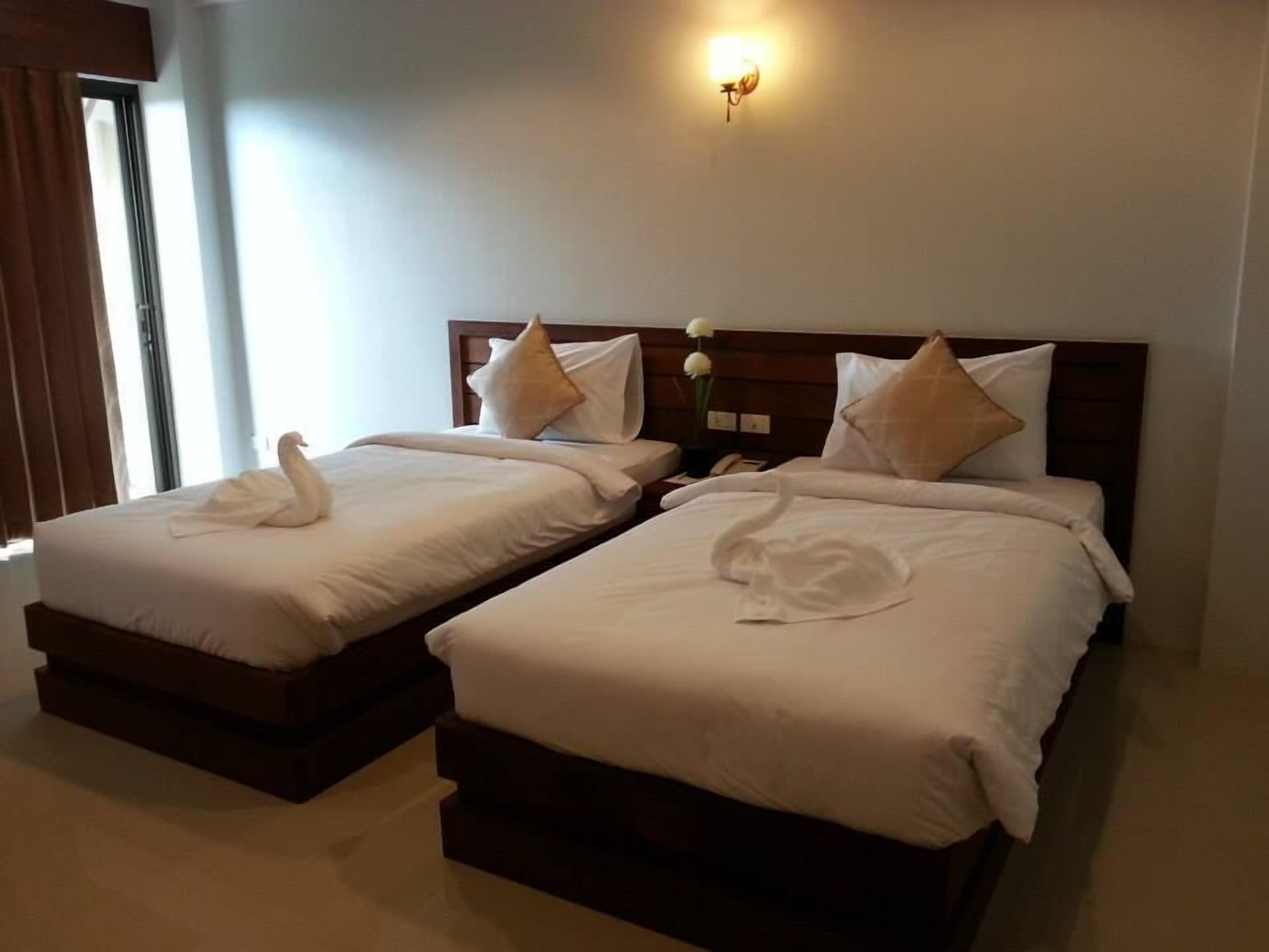 Muebles diferentes, escritorio, cortinas blackout y wifi gratis 