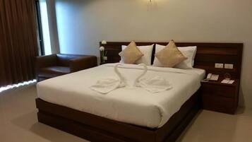 Deluxe Double Room, 1 Double Bed | Individually furnished, desk, blackout drapes, free WiFi