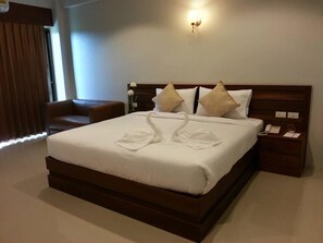 Muebles diferentes, escritorio, cortinas blackout y wifi gratis 