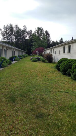 Garden - Travelodge by Wyndham Port Elgin (Saugeen Shores)