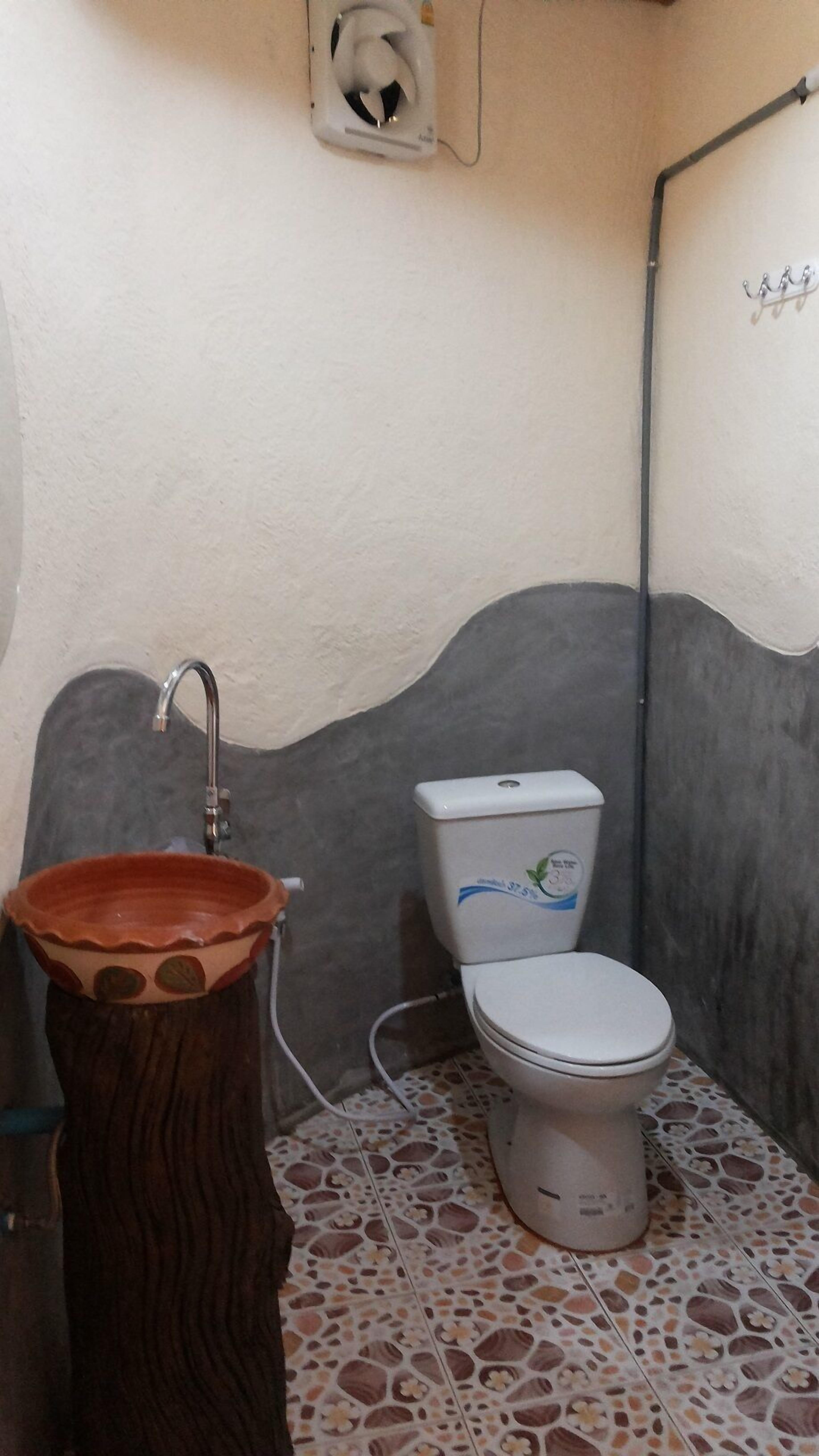 Baan Din | Bathroom | Shower, free toiletries