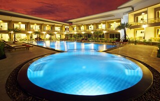 Outdoor pool, pool loungers