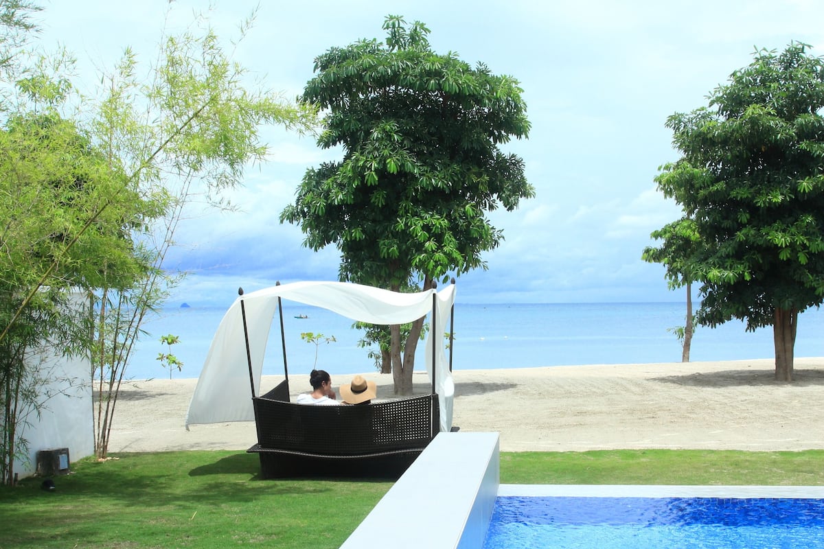 outdoor pool, open 6:00 am to 10:00 pm, pool umbrellas, pool loungers