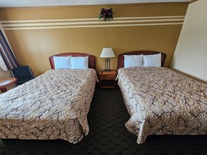 Chambre Tradition, 2 grands lits, non-fumeurs | Fer et planche à repasser, Wi-Fi gratuit, draps fournis