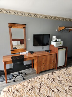 Traditional Room, 1 Katil Raja (King), Non Smoking | Seterika/papan seterika, Wi-fi percuma, cadar katil 