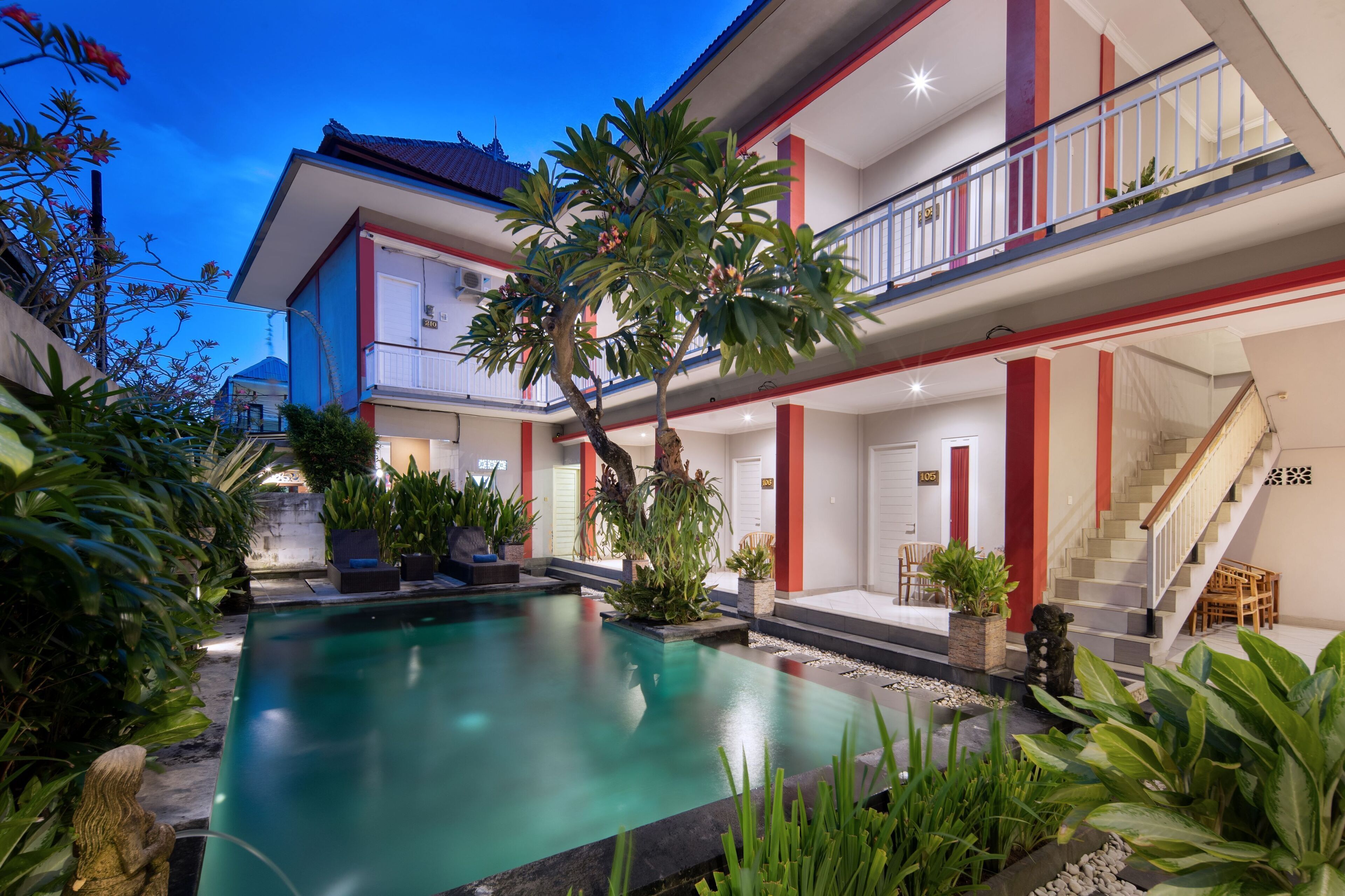 Outdoor pool, pool loungers