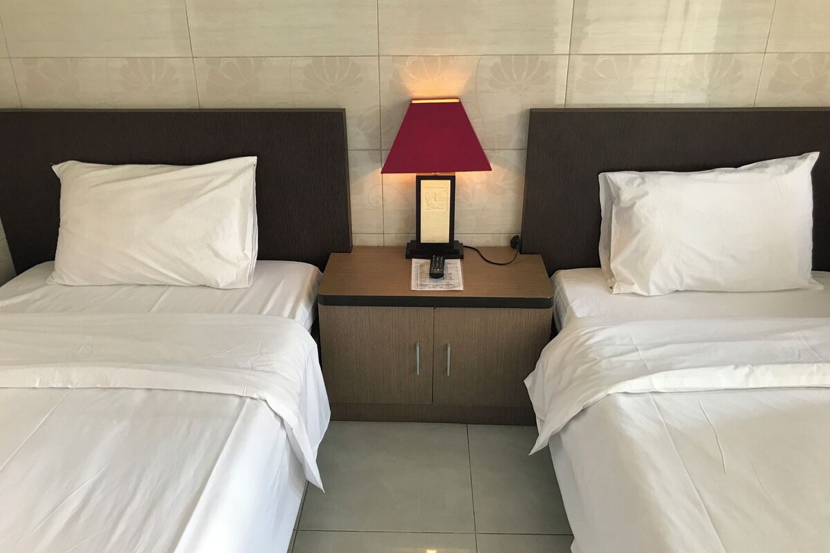 Escritorio, insonorización, wifi gratis y ropa de cama 