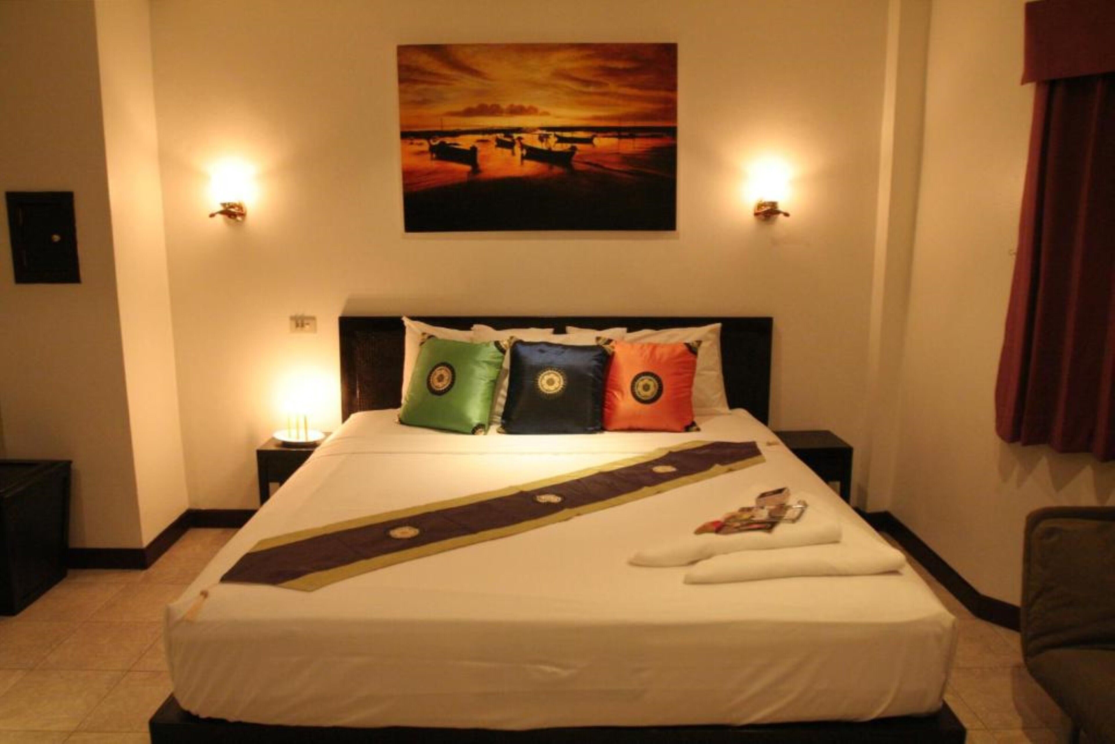 in-room safe, desk, laptop workspace, blackout curtains