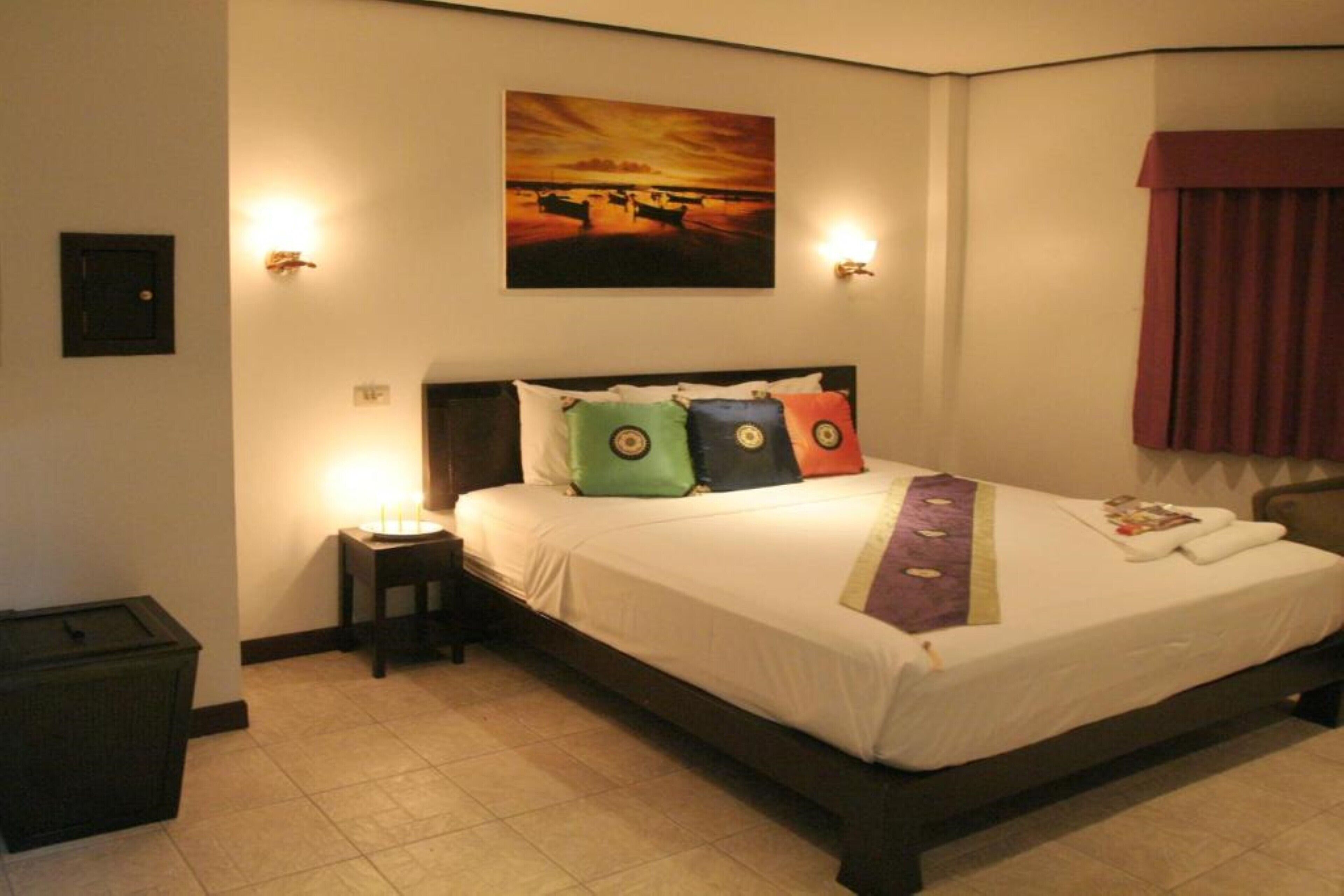 in-room safe, desk, laptop workspace, blackout curtains