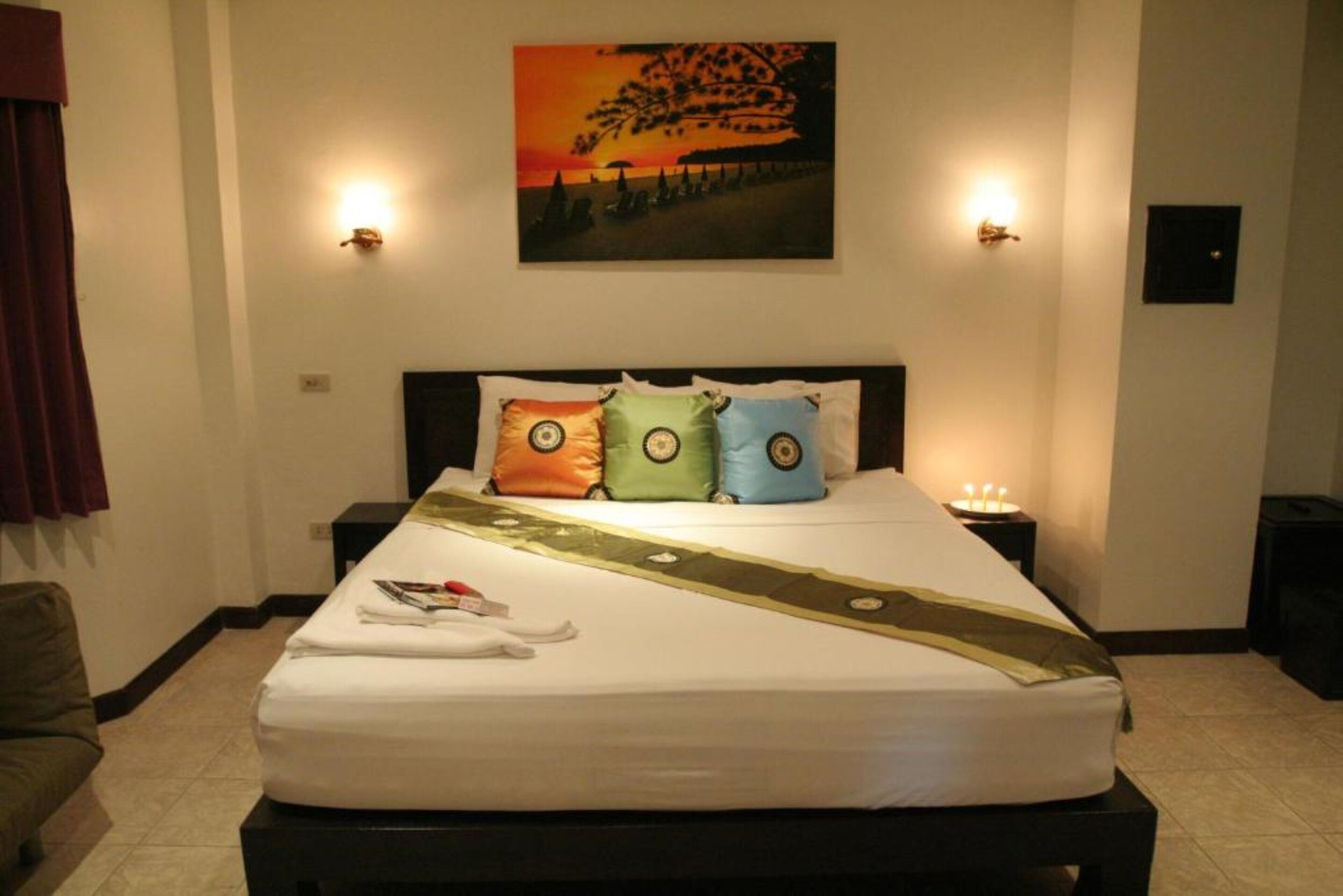 in-room safe, desk, laptop workspace, blackout curtains