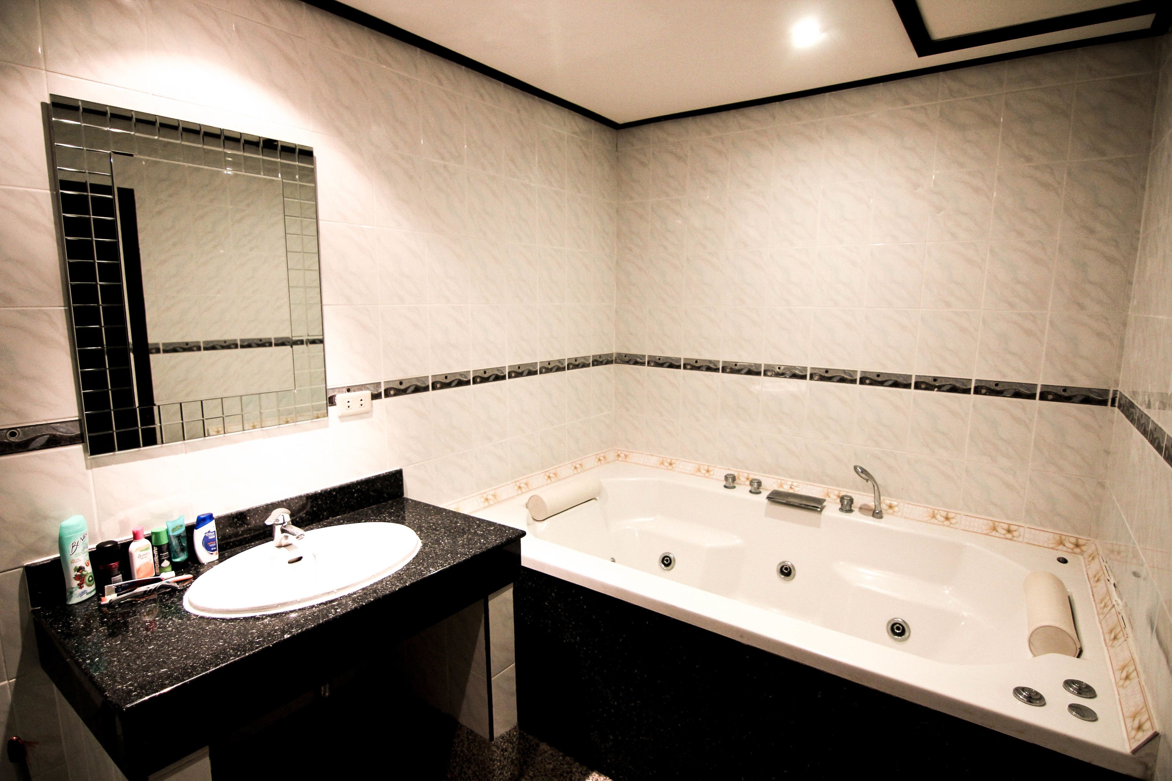 penthouse | bathroom | free toiletries, towels