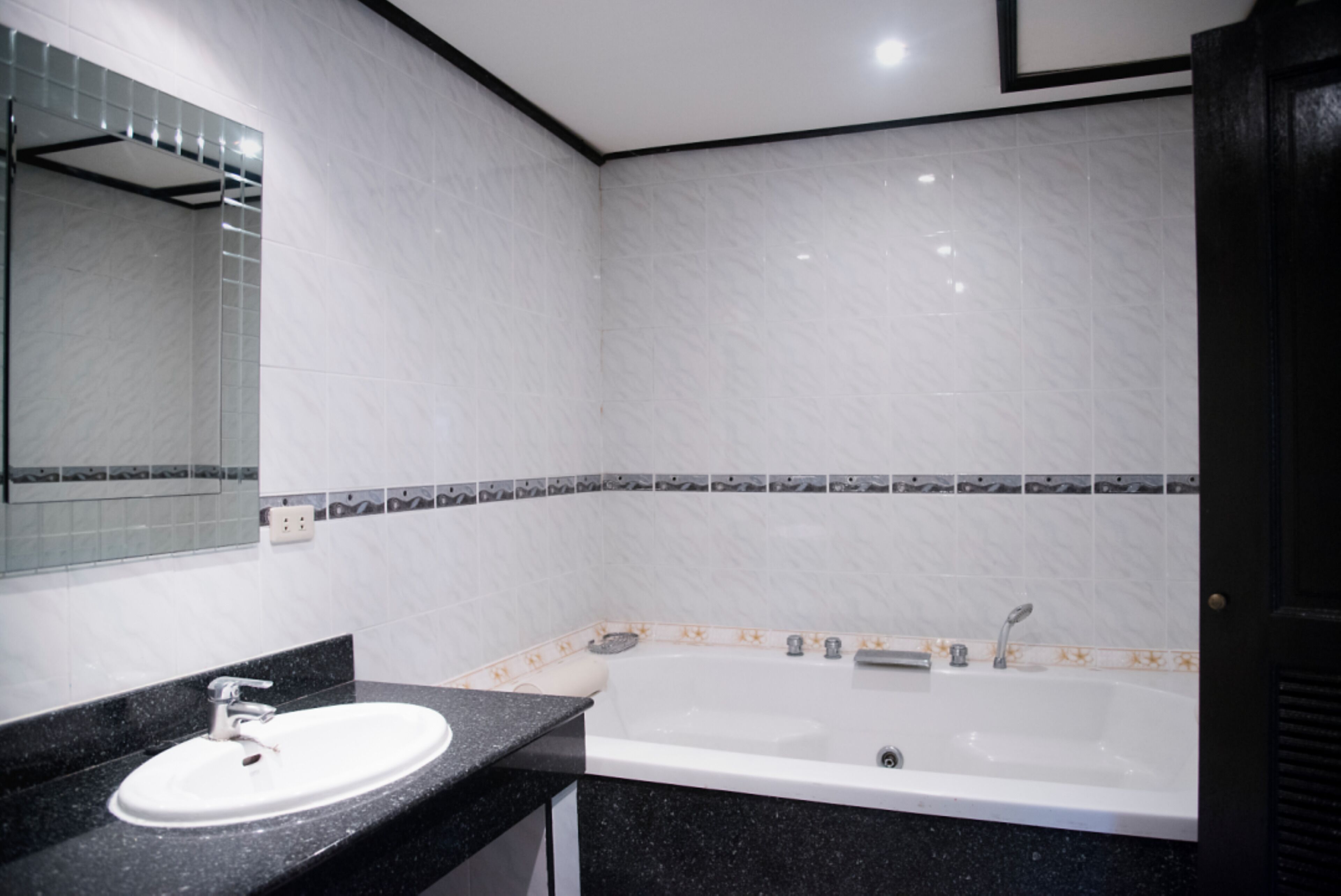 penthouse | bathroom | free toiletries, towels