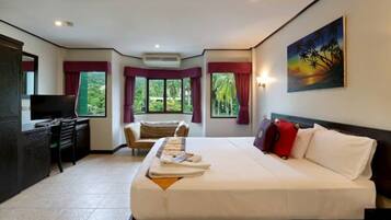 Superior Room, 1 King Bed | In-room safe, desk, laptop workspace, blackout drapes