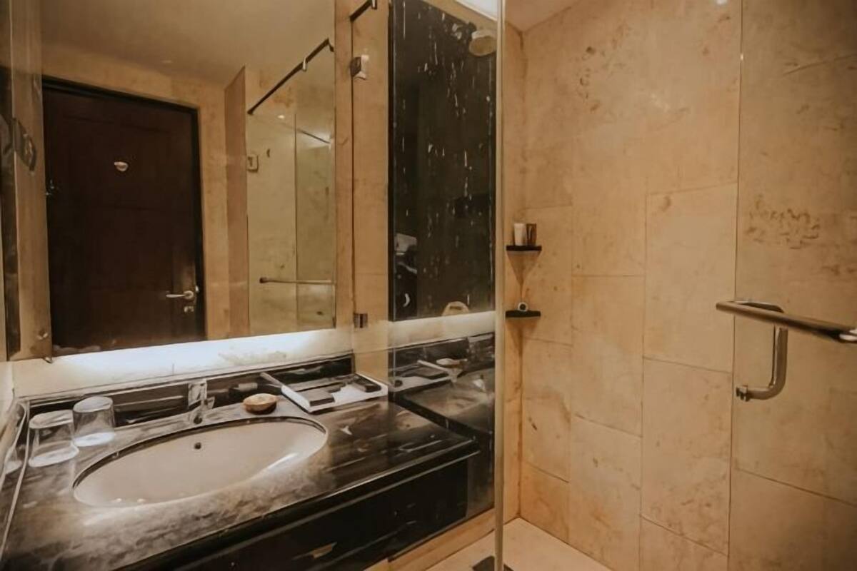 Ducha, artículos de higiene personal gratuitos y secador de pelo