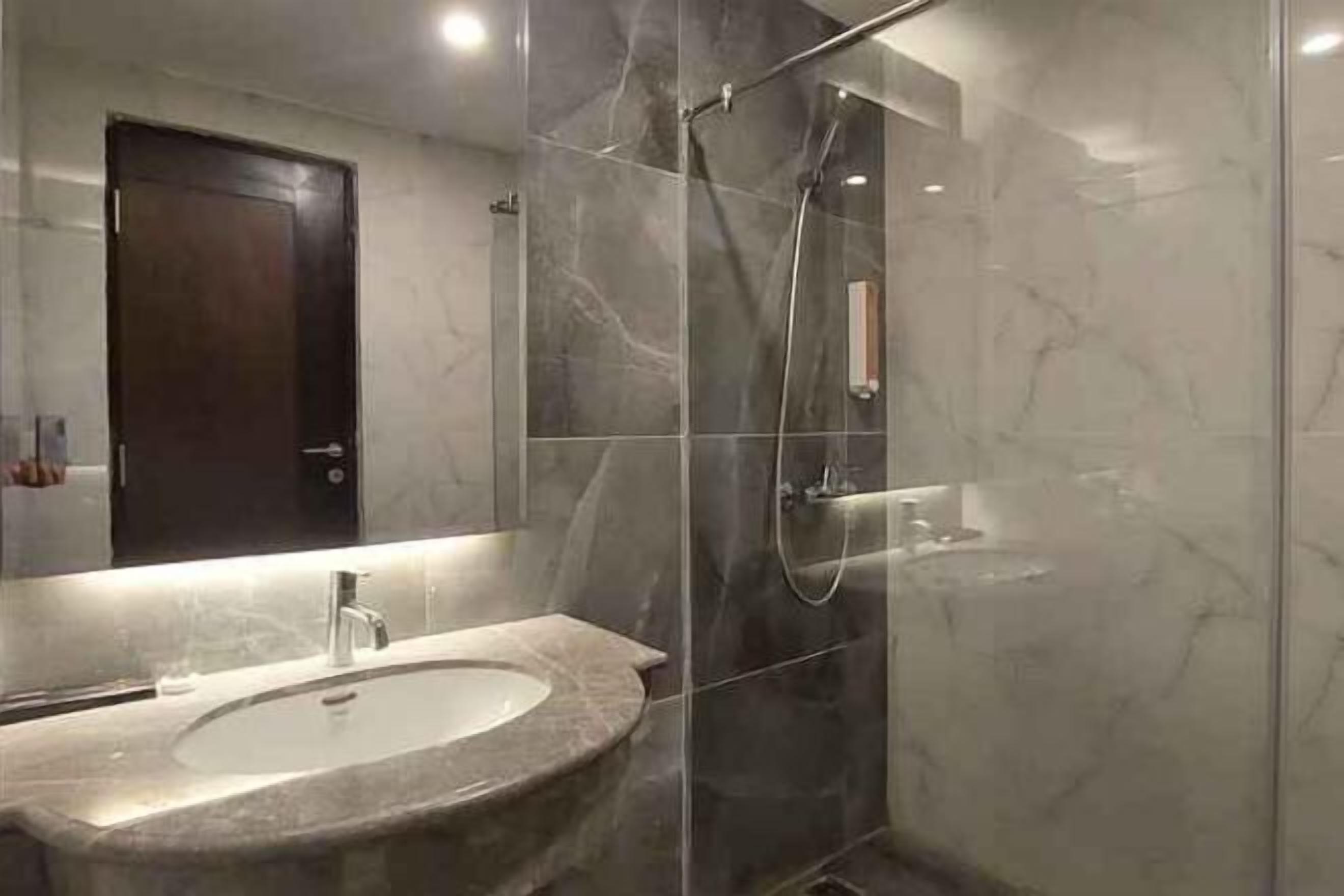 Bathroom | Shower, free toiletries, hair dryer