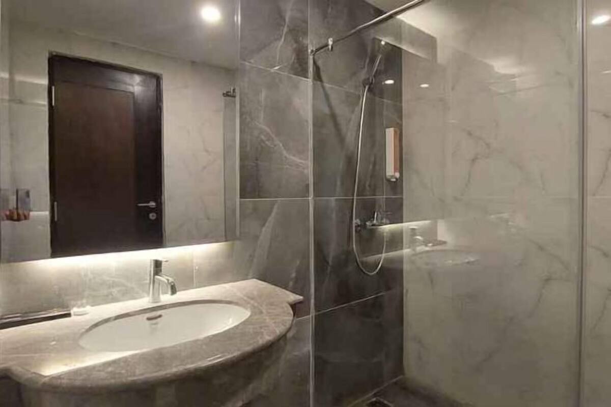 Bathroom | Shower, free toiletries, hair dryer