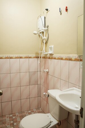 Shower, hair dryer, towels - GV Hotel Valencia City (Valencia)