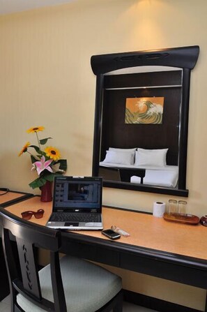 Bureau, rideaux occultants, Wi-Fi gratuit