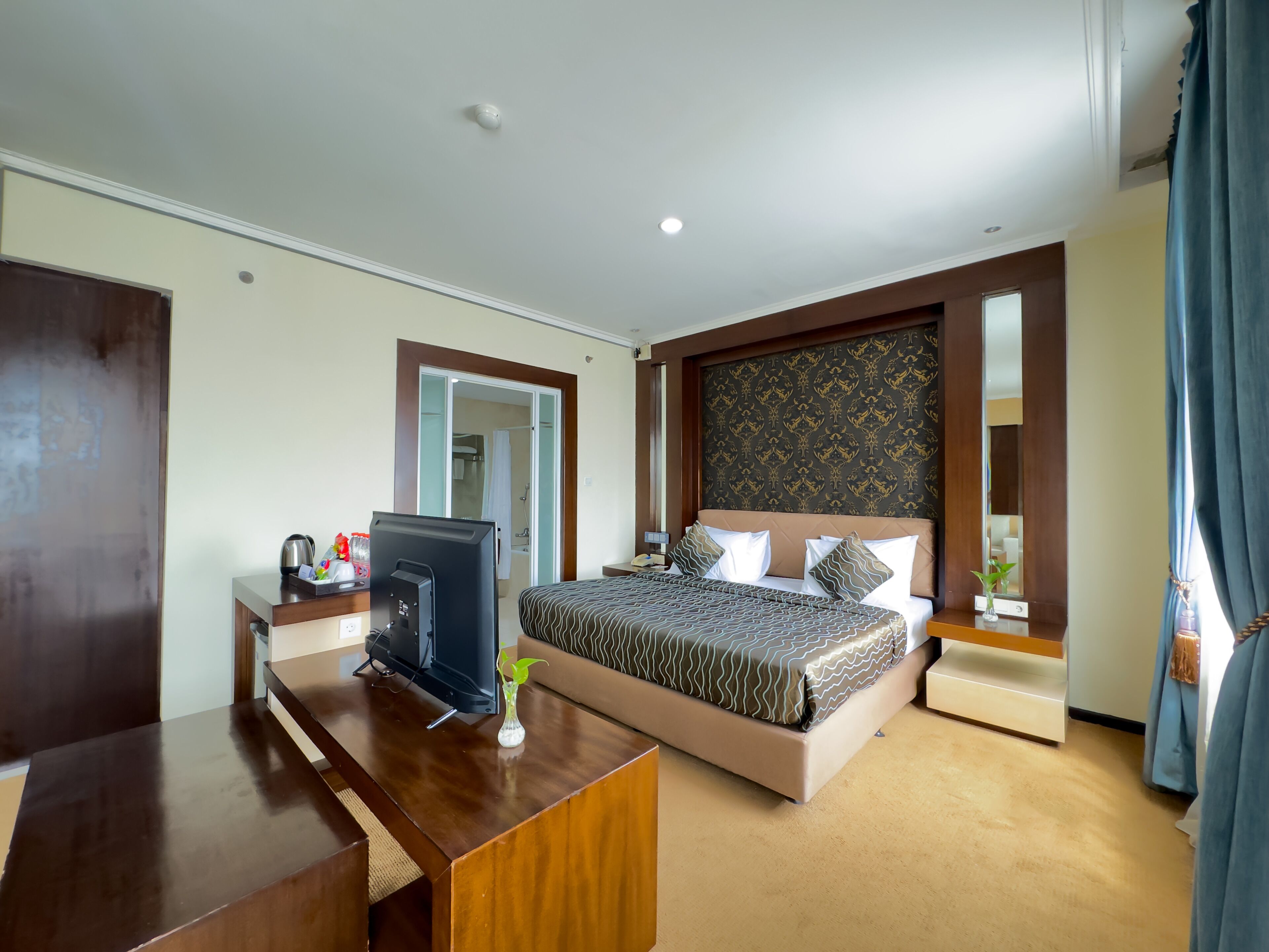 Suite, 1 cama Queen size | Ropa de cama de alta calidad, escritorio, camas extra y wifi gratis 