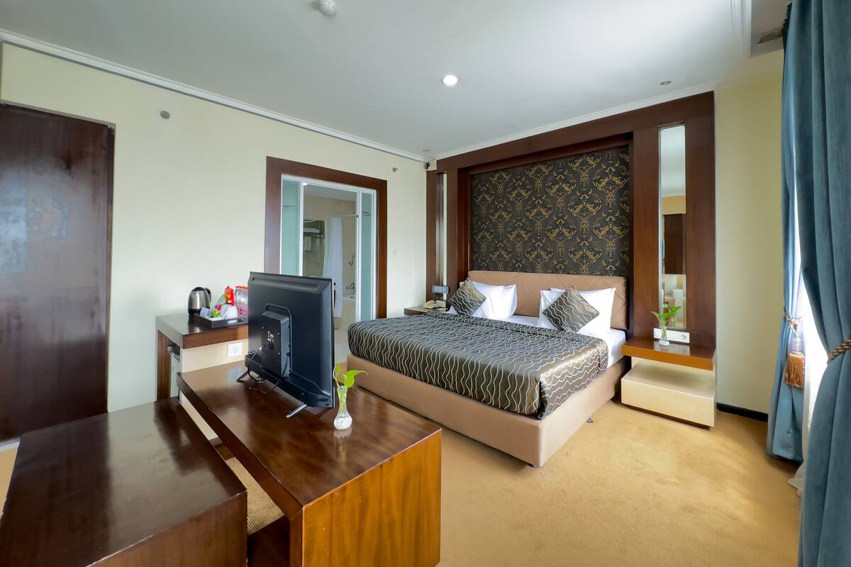 Suite, 1 Queen-Bett | Hochwertige Bettwaren, Schreibtisch, Zustellbetten, kostenloses WLAN