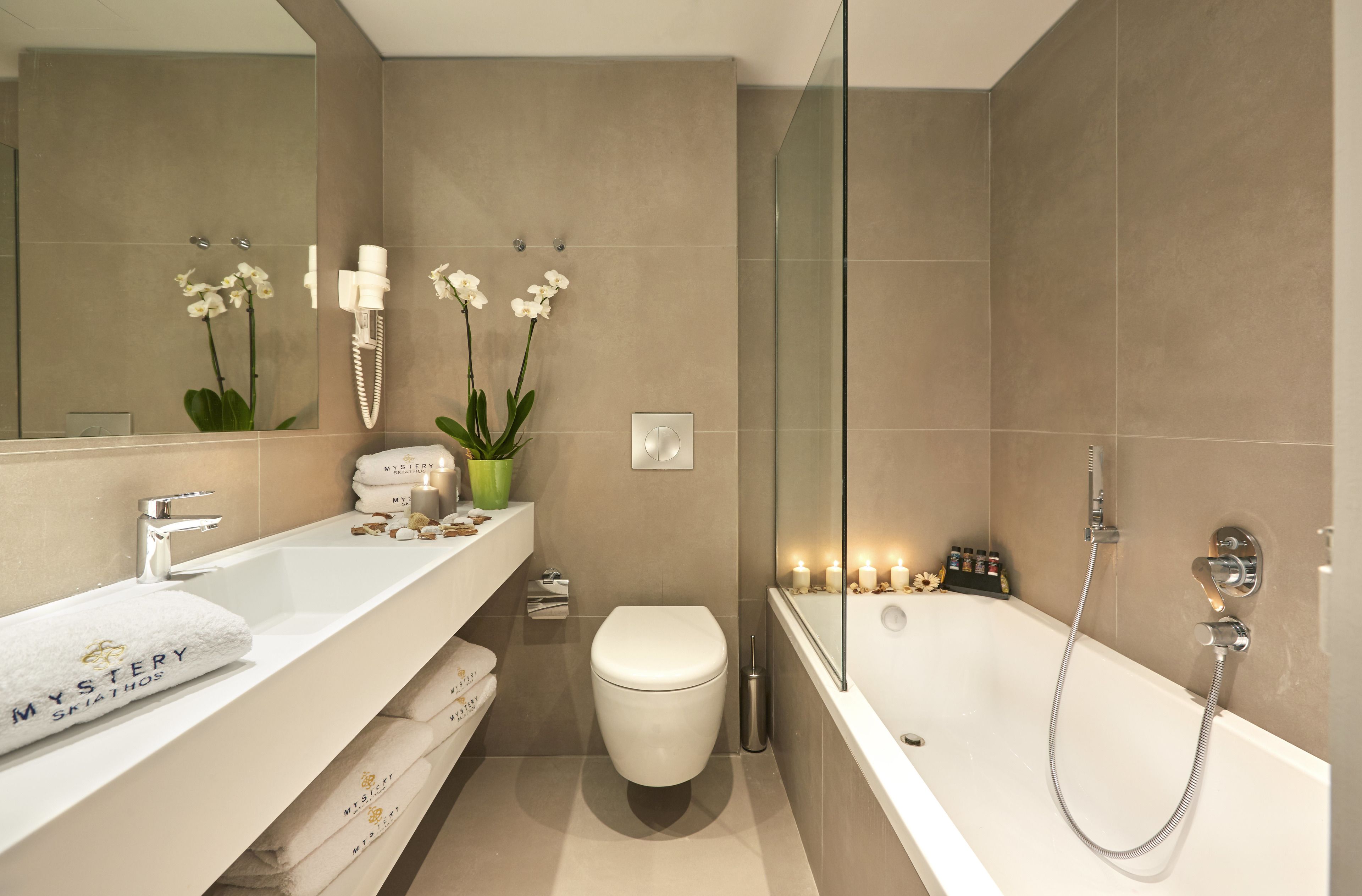 Grand-villa - boblebad | Badeværelse | Bruser, brusehoved med spredningseffekt, designertoiletartikler