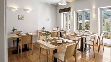 Breakfast, lunch, dinner served; Greek cuisine
