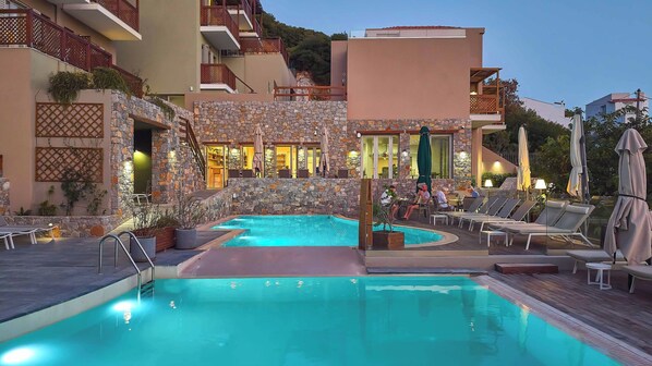 Suite superior, vista a la alberca | Vista desde la habitación