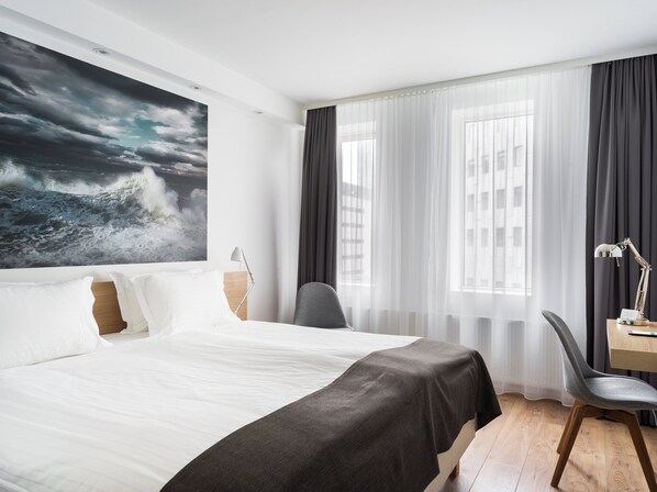 Habitación estándar con 1 cama matrimonial o 2 individuales | Escritorio, cortinas blackout, insonorización y wifi gratis 