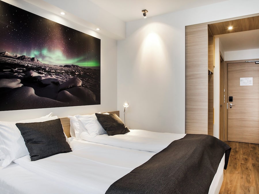 Desk, blackout curtains, soundproofing, free WiFi