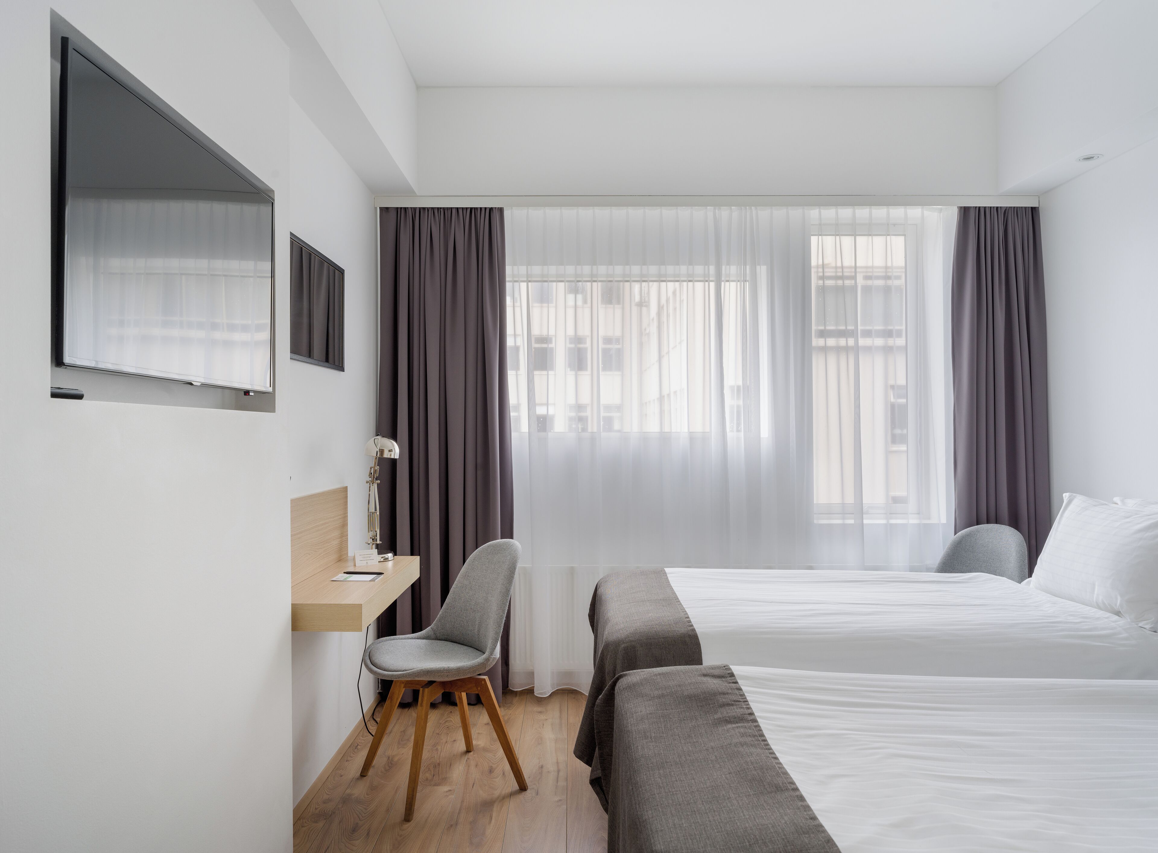 desk, blackout curtains, soundproofing, free wifi