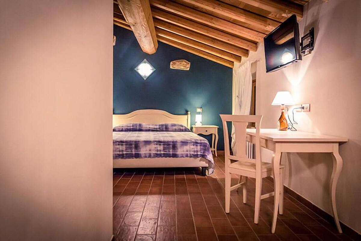 Superior Room, Non Smoking | Living area | Flat-screen TV