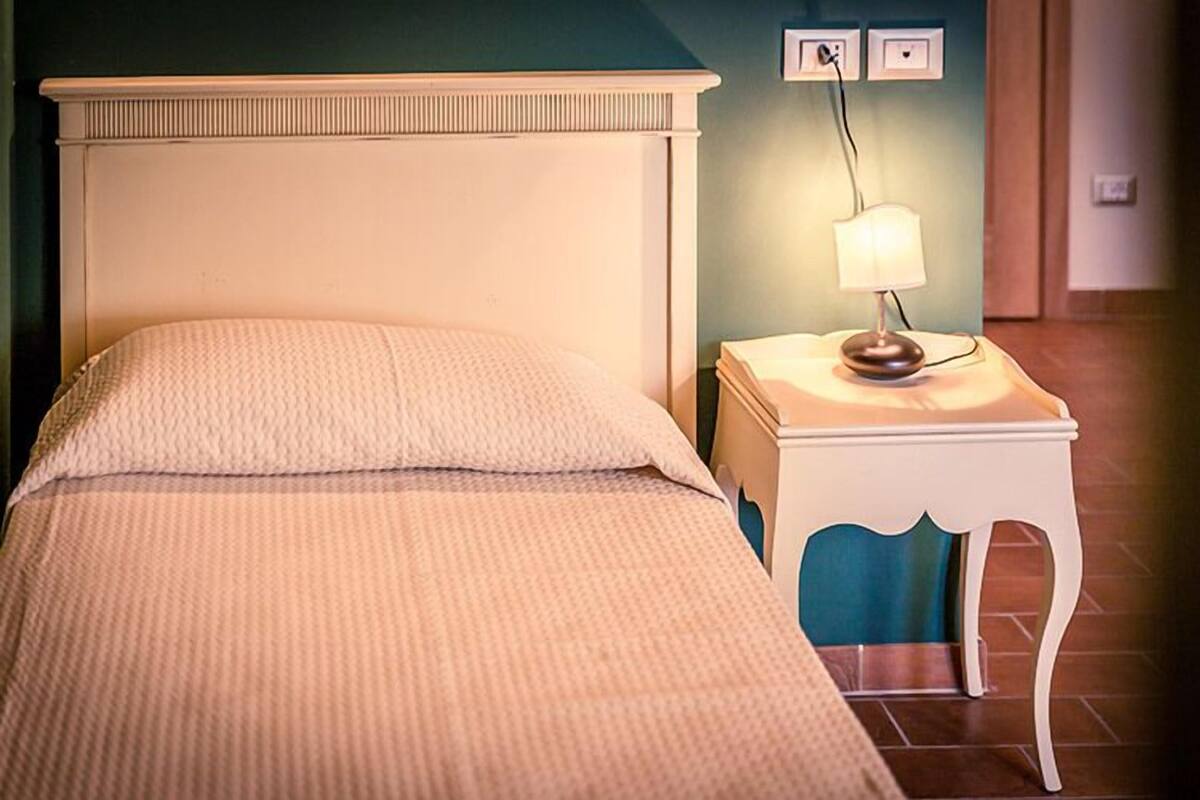 Single Room | Bed sheets