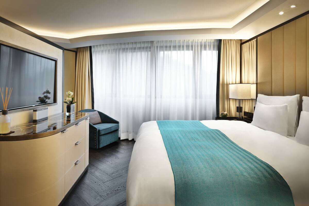 Classic Room | Minibar (free items), in-room safe, soundproofing